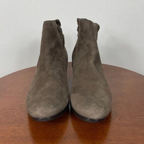 New Munro Alfie Booties in Greige Suede Women's Size 8.5 - Picture 2 of 7